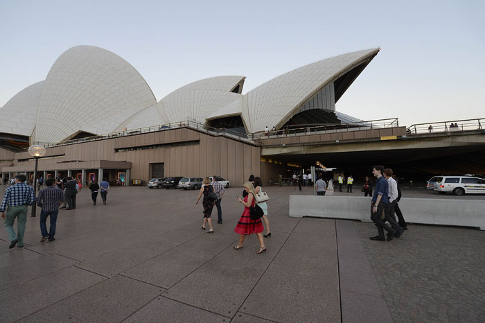 People Dating at the Biggest Blind Date, a Guinness Record Breaking event