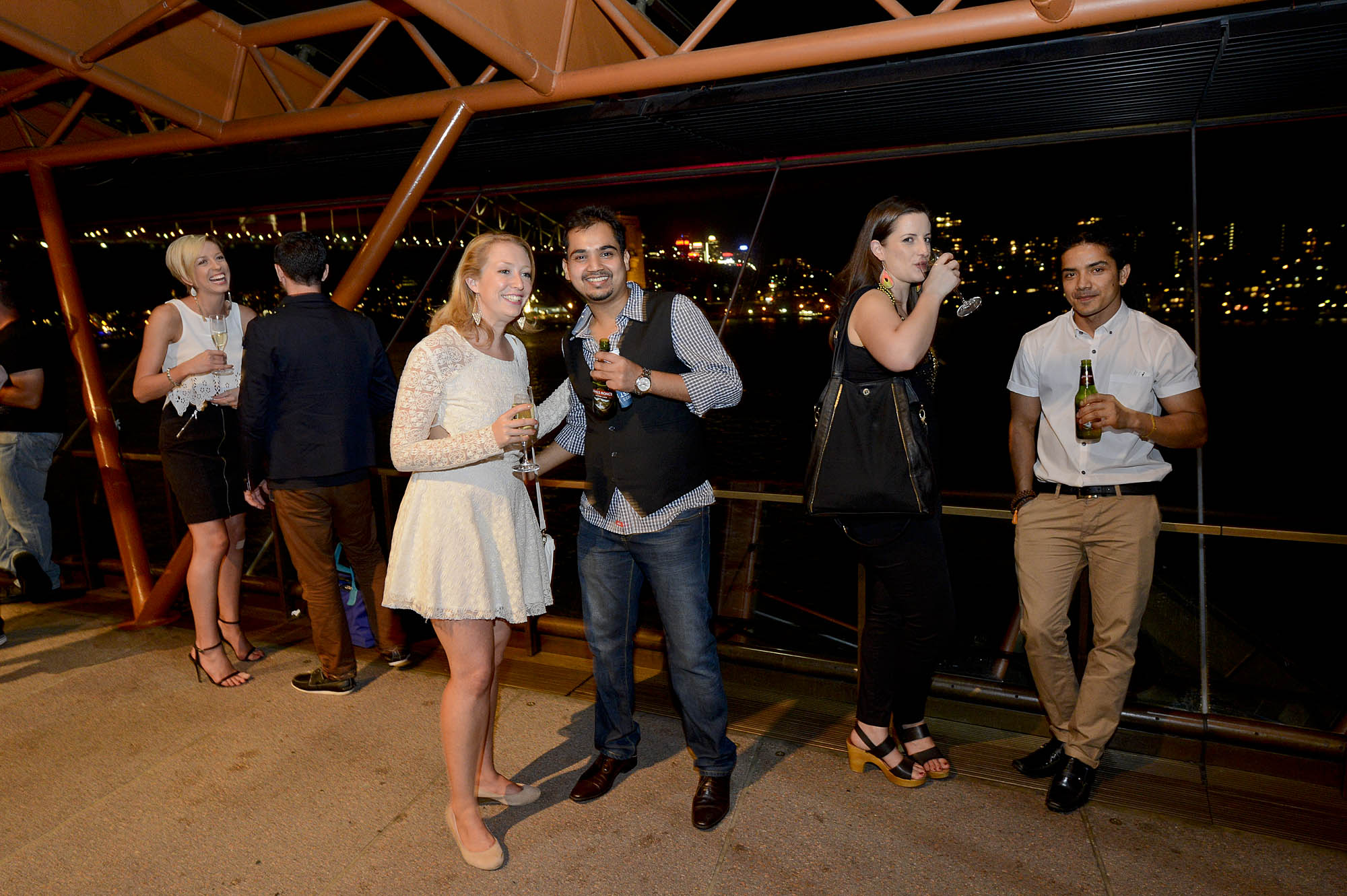 People Dating at the Biggest Blind Date, a Guinness Record Breaking event