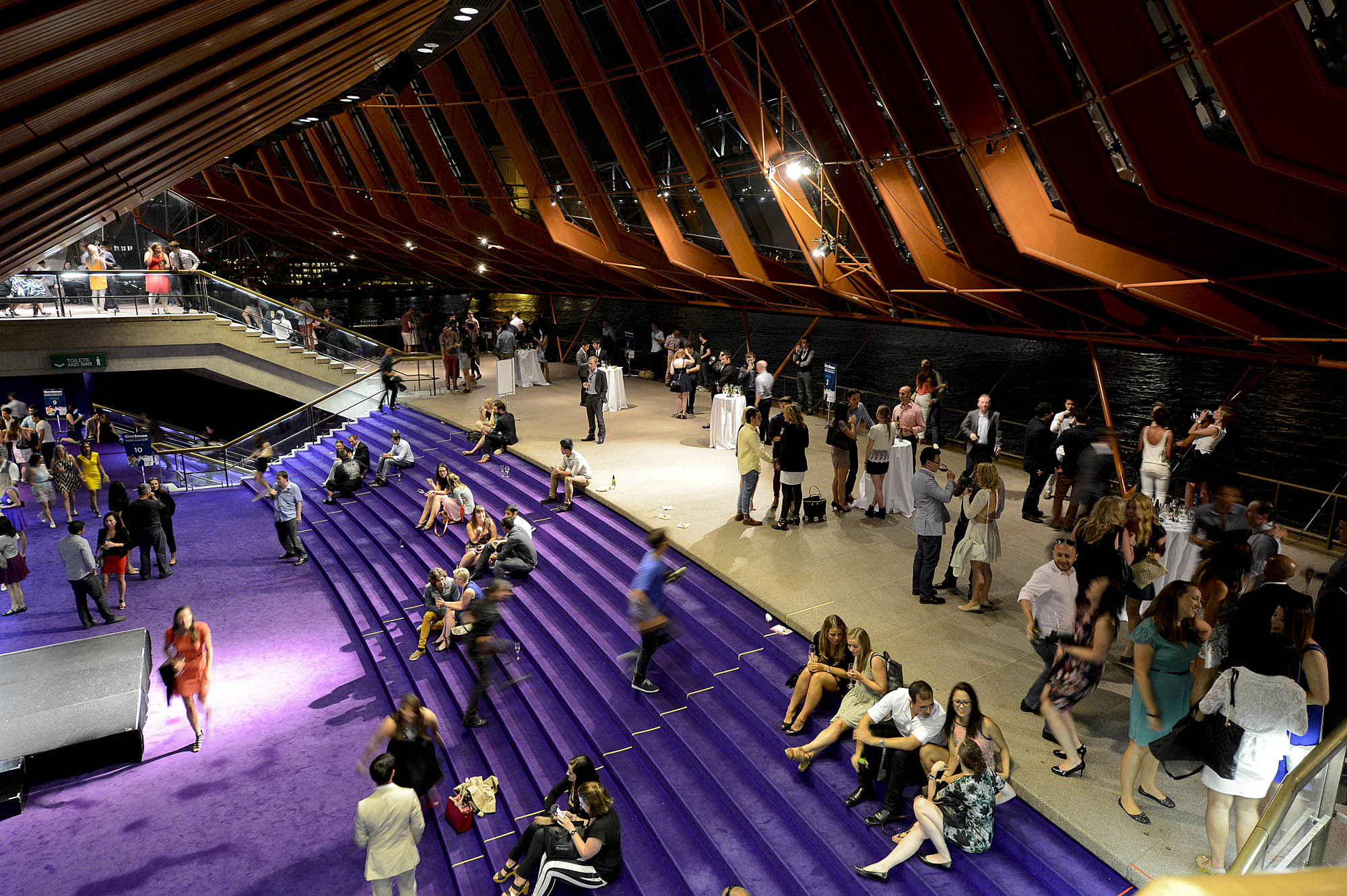 People Dating at the Biggest Blind Date, a Guinness Record Breaking event