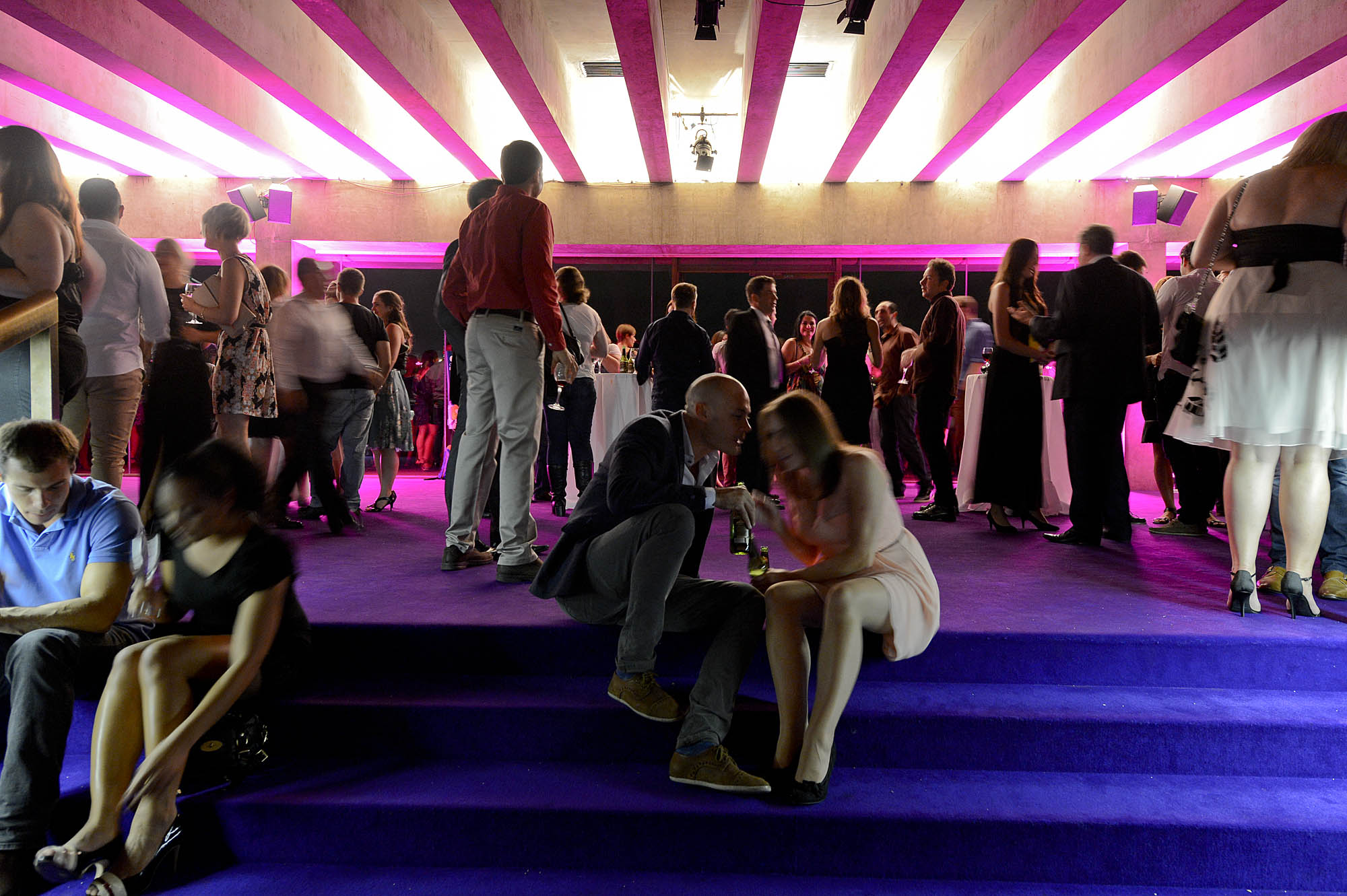 People Dating at the Biggest Blind Date, a Guinness Record Breaking event